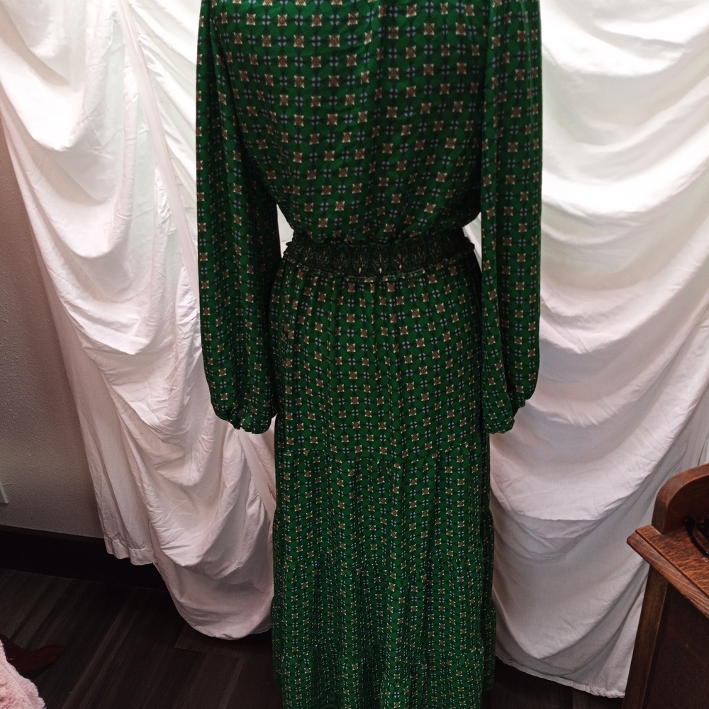 Max Studio Emerald Green Printed Maxi Dress with Smocked Waist - Picture 5 of 9
